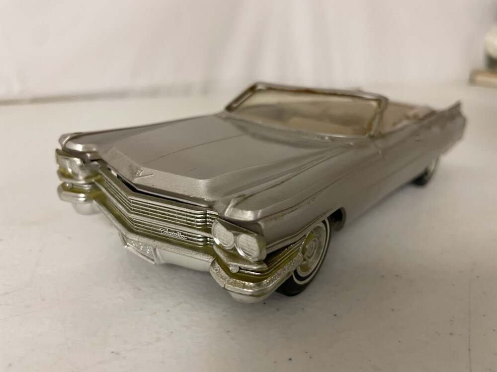 Vintage 1963 Jo-Han Cadillac Fleetwood 2 Door Friction Dealer Promo Model Car